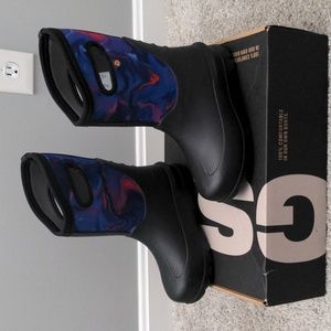 Big Kids Winter Bogs Boots Size 2